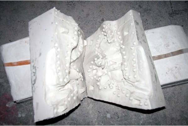 如何避免模具硅膠制品破裂？